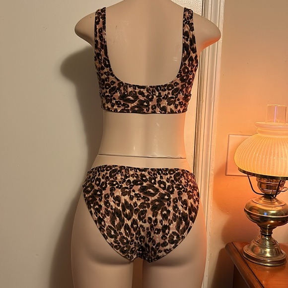 Aerie Longline Plunge Leopard Ring Bikini Top & Swim Choose Bikini Size
Set M - Picture 4 of 14